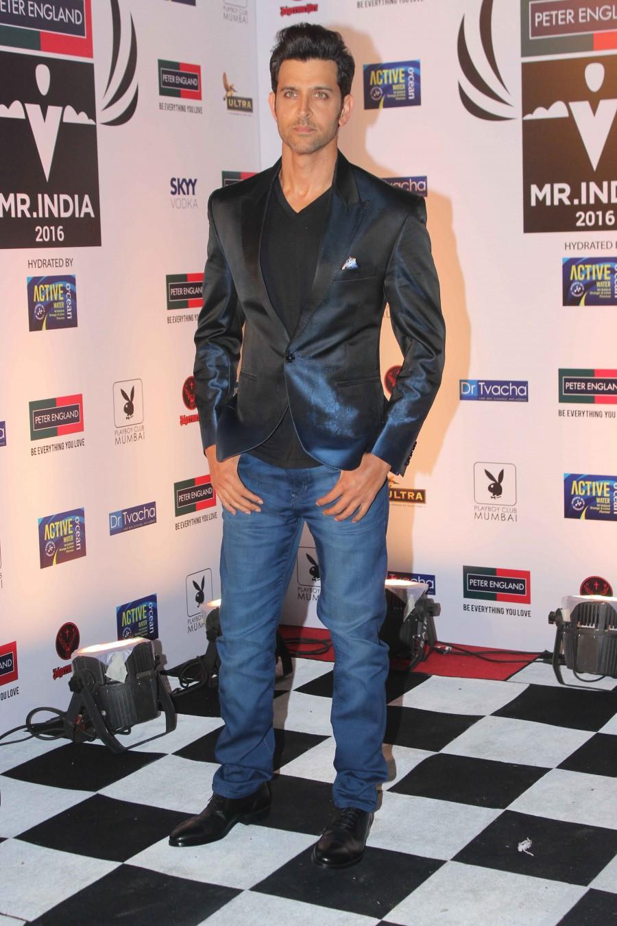 Photos of Bollywood actor Hrithik Roshan at Peter England Mr India 2016 finale. Hrithik Roshan,Peter England Mr India 2016 finale,Peter England Mr India,Peter England Mr India 2016,Peter England Mr India 2016 finale pics,Peter England Mr India 2016 finale images,Hrithik Roshan latest pics,Hrithik Roshan latest images,Hrithik Roshan l