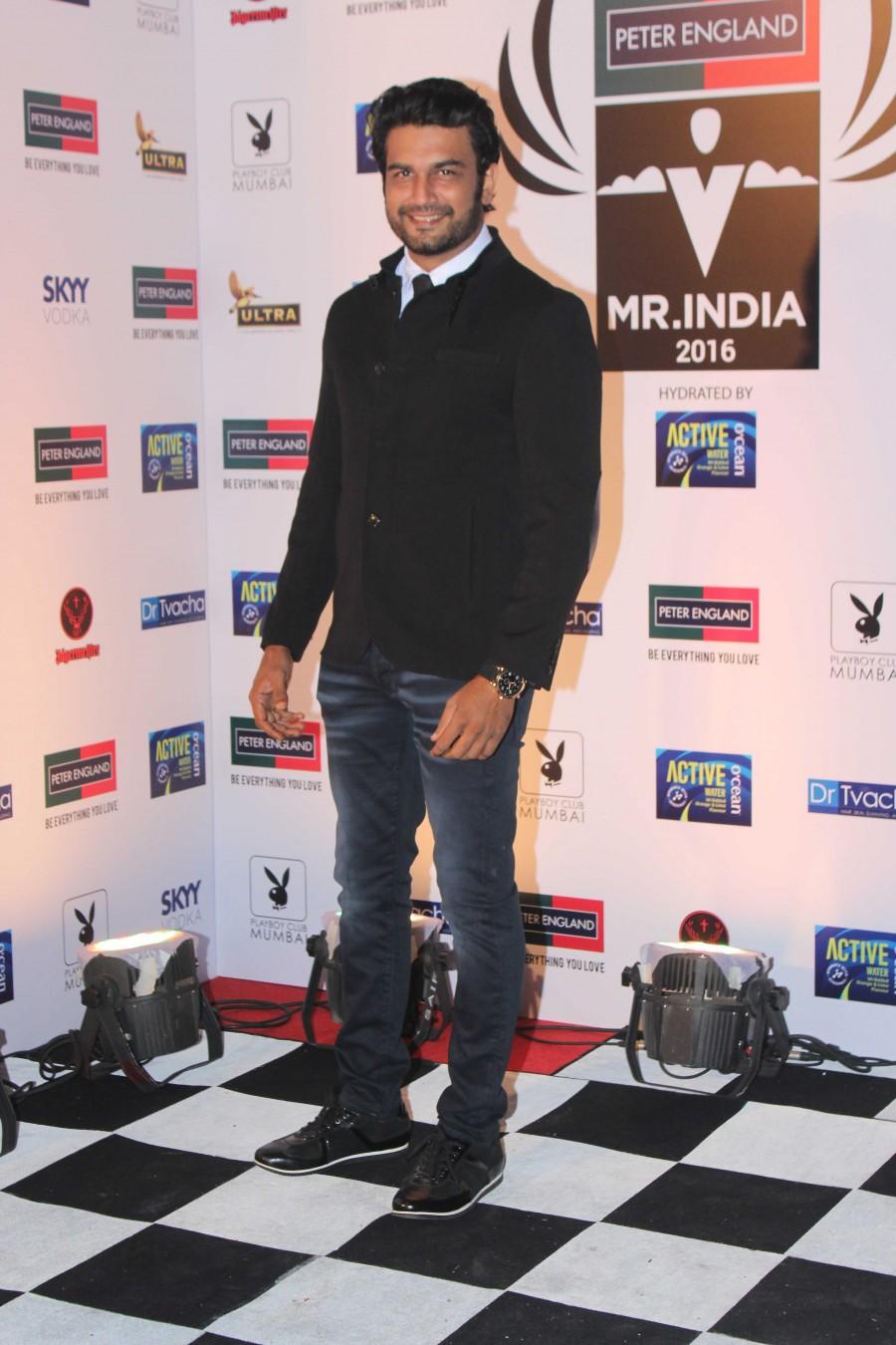 Sharad Kelkar at Peter England Mr India 2016 finale. Peter England Mr India 2016 finale,Peter England Mr India 2016,Peter England Mr India,Mr India Rohit Khandelwal,Freddy Daruwala,Anu Malik,Gurmeet Choudhary,Kritika Kamra,Sharad Kelkar,Vindu Dara Singh