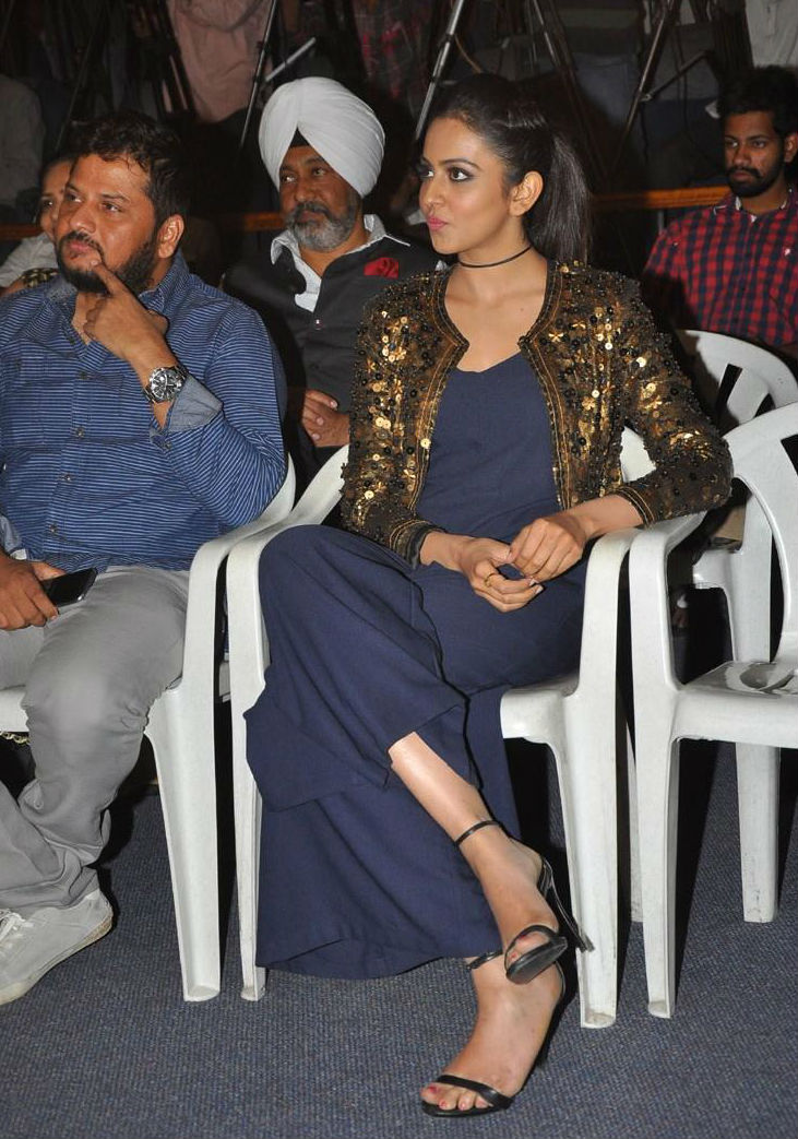 Telugu movie Dhruva trailer launch event held at Hyderabad. Rakul Preet Singh, Producer Allu Aravind, Director Surender Reddy, Kulwinder Singh, NV Prasad, Rajender Singh and others graced the event. Rakul Preet Singh,Ram Charan,Ram Charan Teja,Dhruva Trailer Launch,Dhruva Trailer,Dhruva Trailer Launch pics,Dhruva Trailer Launch images,Dhruva Trailer Launch photos,Dhruva Trailer Launch stills,Dhruva Trailer Launch pictures