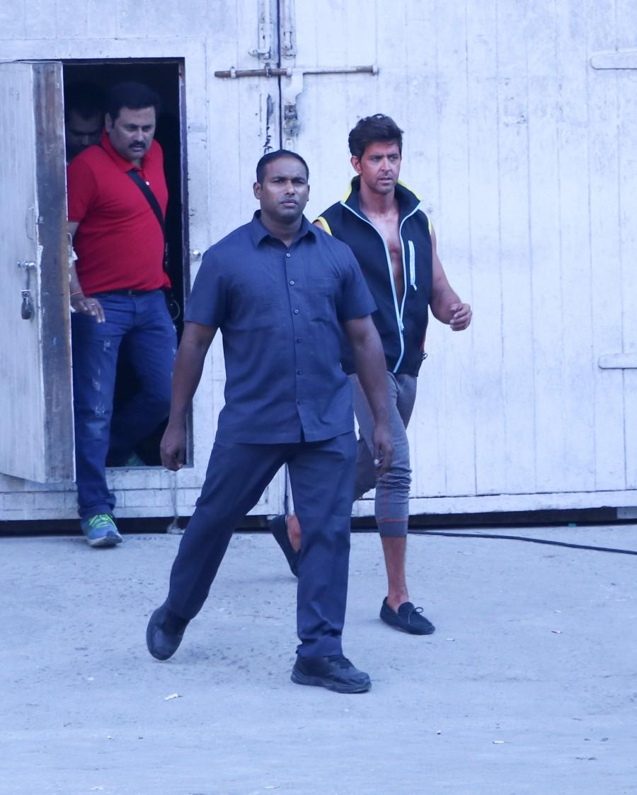Photos of Bollywood actor Hrithik Roshan spotted at Mehboob Studio. Hrithik Roshan,Hrithik Roshan spotted at Mehboob Studio,Mehboob Studio,actor Hrithik Roshan,Hrithik Roshan pics,Hrithik Roshan images,Hrithik Roshan photos,Hrithik Roshan stills,Hrithik Roshan pictures