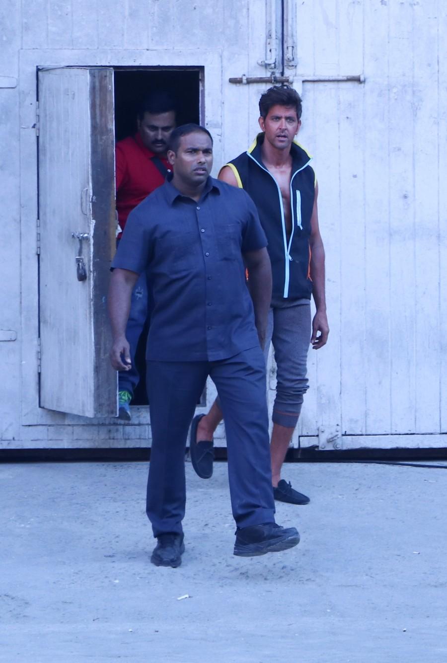 Photos of Bollywood actor Hrithik Roshan spotted at Mehboob Studio. Hrithik Roshan,Hrithik Roshan spotted at Mehboob Studio,Mehboob Studio,actor Hrithik Roshan,Hrithik Roshan pics,Hrithik Roshan images,Hrithik Roshan photos,Hrithik Roshan stills,Hrithik Roshan pictures