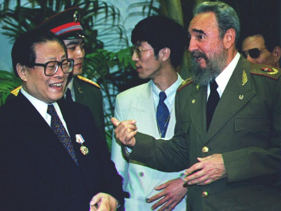 Cuban President Fidel Castro gestures to make a point while talking to Chinese President Jiang Zemin (L) November 21, 1993. Jiang, the first Chinese leader to visit Cuba, left Havana November 22, saying his brief stay would lead to increased cooperation between the two communist nations. Fidel Castro,Fidel Castro dead,Fidel Castro cuba,Fidel Castro dies,Fidel Castro passes away,Fidel Castro Iconic photos,Fidel Castro Iconic pics,Fidel Castro Iconic images,Fidel Castro rare pics,Fidel Castro rare images,Fidel Castro rare photos,Fidel Castr