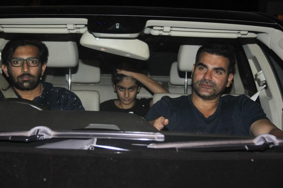 Photos of Bollywood actor Shah Rukh Khan and other celebs spotted at Salman Khan house.varinder chawla Shah Rukh Khan,Shah Rukh Khan at Salman Khan house,Salman Khan,Salman Khan house,Celebs at Salman Khan house,Shah Rukh Khan and Salman Khan