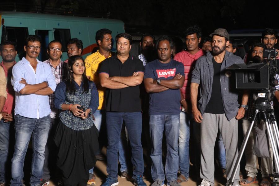 Victory Venkatesh's 'Guru' has completed its shoot and the movie is now in post-production. The film is based on the award winning Tamil super-hit "Irudhu Suttru" and Sudha Kongara, who has handled the direction of the Tamil film, is the director for the Telugu version as well. Venkatesh,Victory Venkatesh,Guru,telugu movie Guru,Guru shoot completion ceremony,Irudhu Suttru,Sudha Kongara,Guru film shoot completion ceremony pics,Guru film shoot completion ceremony images,Guru film shoot completion ceremony photos,Guru film shoot co