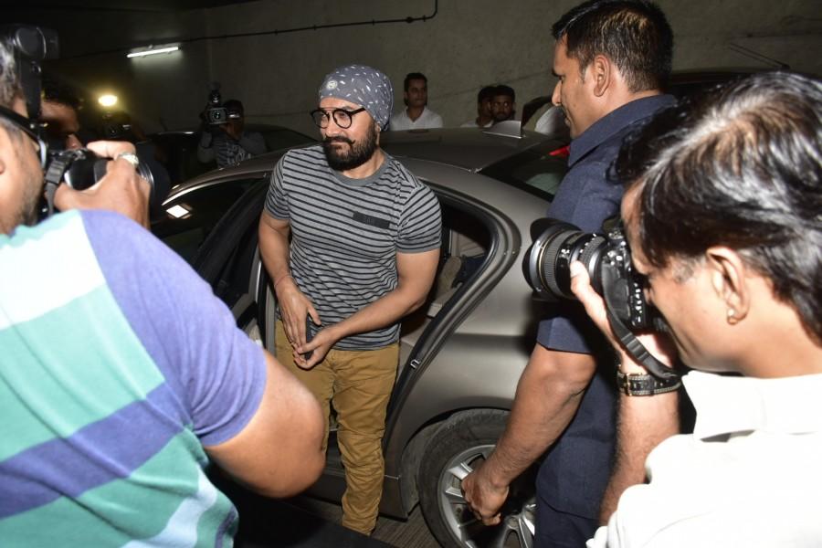 Aamir interacted with media at length on what all went in, in achieving the two extremely distinct looks of Mahavir Singh Phogat. While a major chunk of the film requires the actor to weigh 90-95 kgs, i.e for the older version of Mahavir Phogat, in the younger version, Aamir had to weigh not more than 70 -75 kgs. Aamir Khan,Aamir Khan from 97 kgs to six packs,Aamir Khan six packs,Aamir Khan's six packs,Aamir Khan's body transformation,Aamir Khan body transformation,Mahavir Singh Phogat