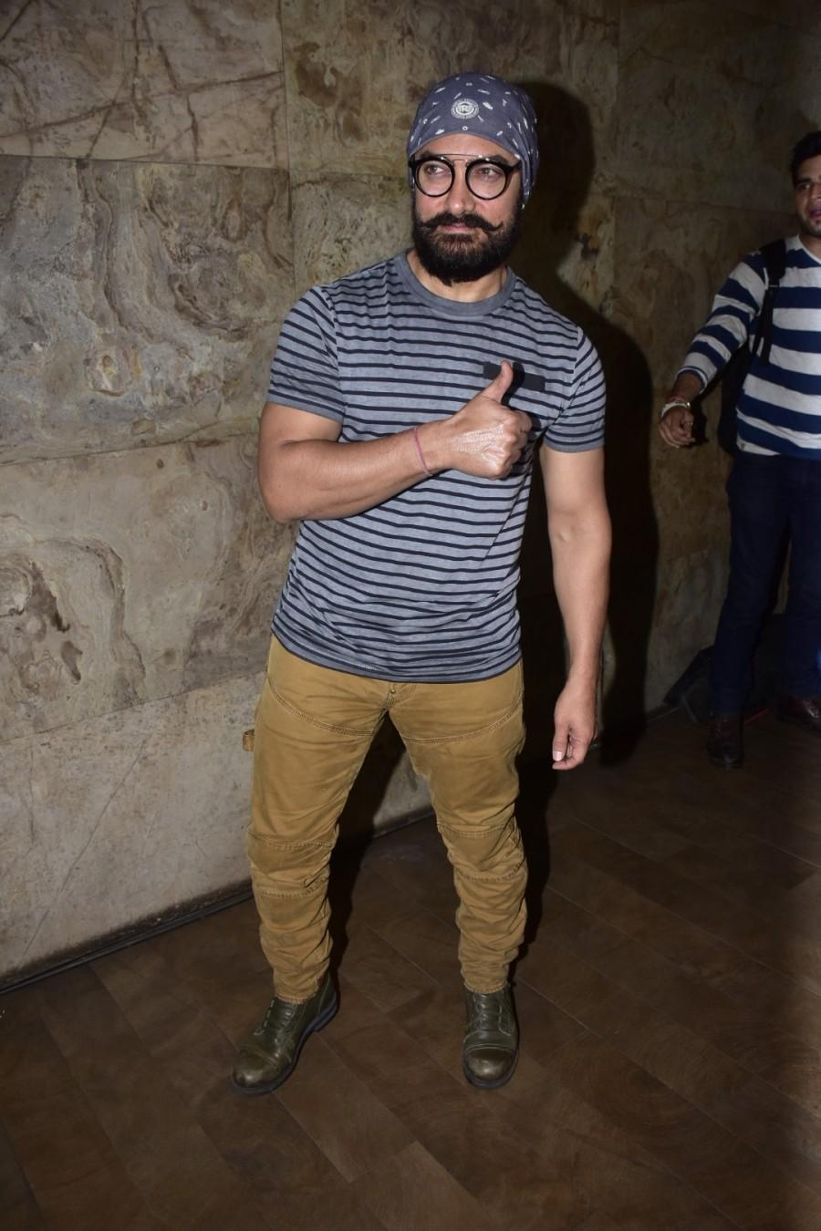 But the challenging part was yet to come. After filming for the older bit, it was time for Aamir to lose 25 kgs in 25 weeks for the younger part. The initial phase was very strenuous, but with a lot of hard work and dedication, the Dangal actor made it to the desired look. Aamir Khan,Aamir Khan from 97 kgs to six packs,Aamir Khan six packs,Aamir Khan's six packs,Aamir Khan's body transformation,Aamir Khan body transformation,Mahavir Singh Phogat