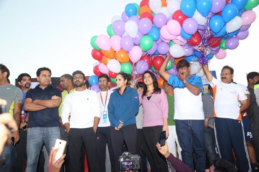 Mega Power Star Ram Charan, Actress Rashi Khanna, Tennis star Sania Mirza, Telangana IT and Municipal Administration Minister KTR have participated in 10K Run, which has been organised at People's Plaza in Hyderabad in order to promote Health and Fitness. Mega Power Star Ram Charan,Ram Charan,Rashi Khanna,Sania Mirza,Minister KTR,Freedom 10K Run,10K Run