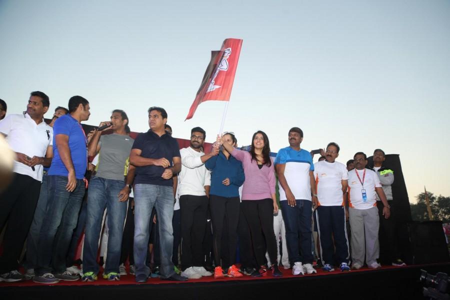 Mega Power Star Ram Charan, Actress Rashi Khanna, Tennis star Sania Mirza, Telangana IT and Municipal Administration Minister KTR have participated in 10K Run, which has been organised at People's Plaza in Hyderabad in order to promote Health and Fitness. Mega Power Star Ram Charan,Ram Charan,Rashi Khanna,Sania Mirza,Minister KTR,Freedom 10K Run,10K Run