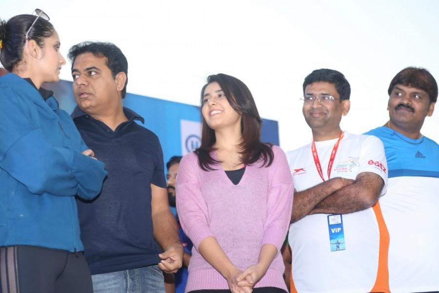 Mega Power Star Ram Charan, Actress Rashi Khanna, Tennis star Sania Mirza, Telangana IT and Municipal Administration Minister KTR have participated in 10K Run, which has been organised at People's Plaza in Hyderabad in order to promote Health and Fitness. Mega Power Star Ram Charan,Ram Charan,Rashi Khanna,Sania Mirza,Minister KTR,Freedom 10K Run,10K Run