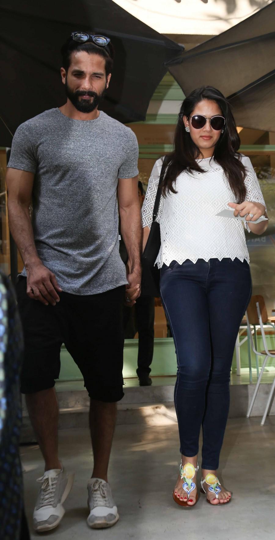 Photos of Bollywood actor Shahid Kapoor and Mira spotted eating out in Bandra. Shahid Kapoor and Mira,Shahid Kapoor,Mira,Shahid Kapoor and Mira spotted eating out in Bandra,Shahid Kapoor and Mira pics,Shahid Kapoor and Mira images,Shahid Kapoor and Mira photos,Shahid Kapoor and Mira stills,Shahid Kapoor and Mira pictures