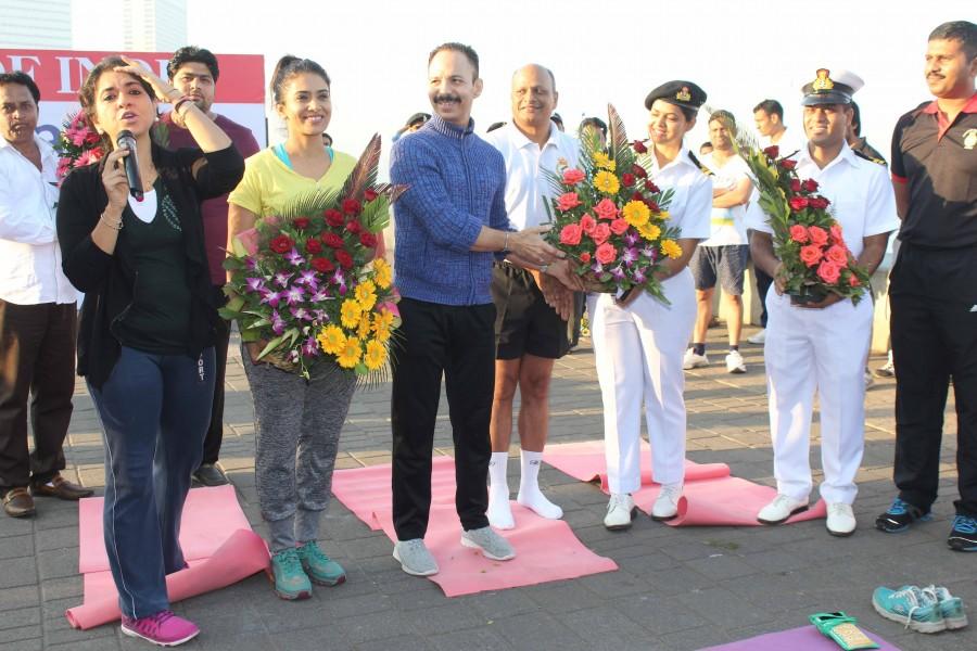 Photos of Bollywood actress Sonali Kulkarni performs yoga at Marine Drive. Sonali Kulkarni,Sonali Kulkarni performs yoga,Sonali Kulkarni yoga,actress Sonali Kulkarni,Sonali Kulkarni pics,Sonali Kulkarni images,Sonali Kulkarni photos,Sonali Kulkarni stills,Sonali Kulkarni pictures