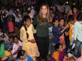 Esha Gupta and Boman Irani,Esha Gupta,Boman Irani,Esha Gupta spend time with cancer affected children,Boman Irani spend time with cancer affected children,Esha Gupta and Boman Irani with cancer affected children