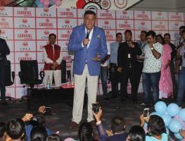 Esha Gupta and Boman Irani,Esha Gupta,Boman Irani,Esha Gupta spend time with cancer affected children,Boman Irani spend time with cancer affected children,Esha Gupta and Boman Irani with cancer affected children
