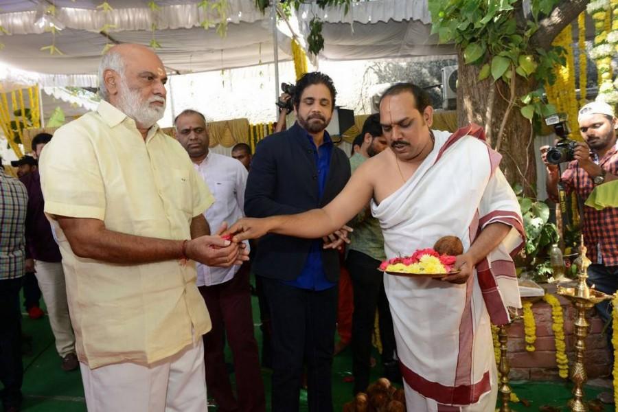 Nagarjuna's Raju Gari Gadhi 2 movie launched at Annapoorna Stuidos. Nagarjuna,Akkineni Nagarjuna,Raju Gari Gadhi 2,Raju Gari Gadhi 2 movie launch,Raju Gari Gadhi 2 movie pooja,Nagarjuna's Raju Gari Gadhi 2,Raju Gari Gadhi 2 movie launch pics,Raju Gari Gadhi 2 movie launch images,Raju Gari Gadhi 2 movie launch photo