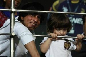 Shah Rukh Khan and his son AbRam cheer for Kolkata at Eden Gardens,Shah Rukh Khan,srk,AbRam,shah ru son AbRam,ipl8,ipl,cricket