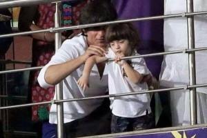 Shah Rukh Khan and his son AbRam cheer for Kolkata at Eden Gardens,Shah Rukh Khan,srk,AbRam,shah ru son AbRam,ipl8,ipl,cricket