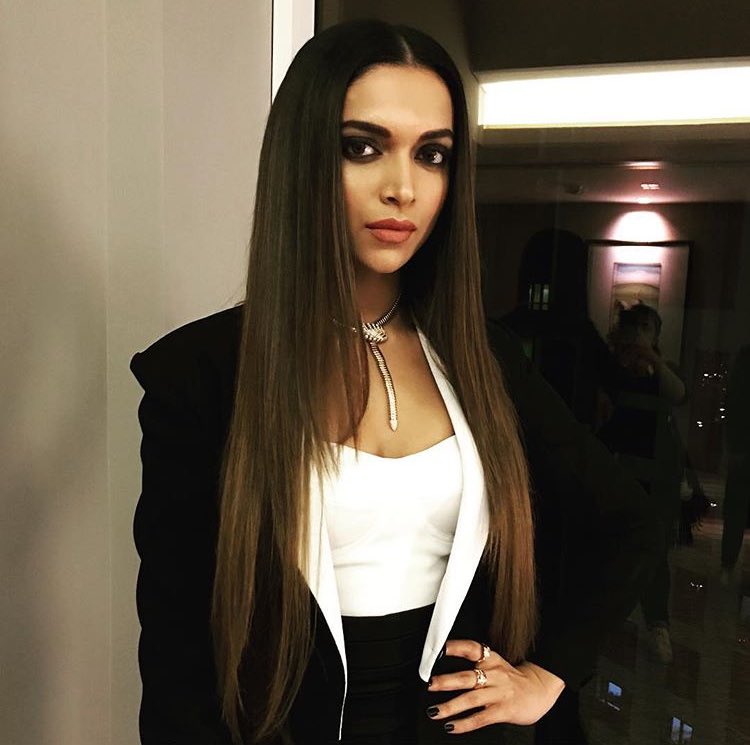 Photos of Bollywood actress Deepika Padukone at Esquire Awards 2016. Deepika Padukone at Esquire Awards 2016,Deepika Padukone at Esquire Awards,Esquire Awards 2016,Esquire Awards,Deepika Padukone pics,Deepika Padukone images,Deepika Padukone photos,Deepika Padukone stills,Deepika Padukone pictures