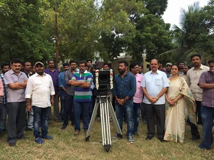 Ilayathalapathy Vijay's forthcoming Bairavaa directed by Bharathan shooting wrapped up. Starring Keerthy Suresh, Sathish and Jagapathi Babu amongst others play supporting roles. Vijay,Ilayathalapathy Vijay,Bairavaa shooting wrapped up,Bairavaa,Bairavaa shooting,Bairavaa trailer,Ilayathalapath,Keerthy Suresh,Keerthy Suresh,Sathish,Jagapathi Babu