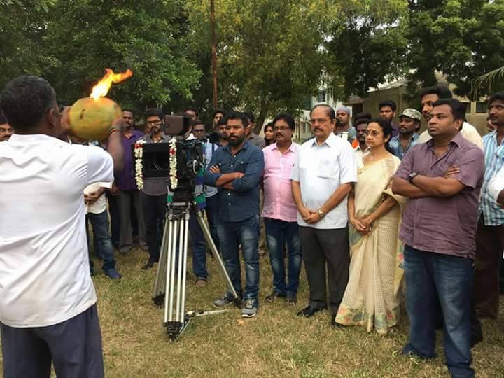 Ilayathalapathy Vijay's forthcoming Bairavaa directed by Bharathan shooting wrapped up. Starring Keerthy Suresh, Sathish and Jagapathi Babu amongst others play supporting roles. Vijay,Ilayathalapathy Vijay,Bairavaa shooting wrapped up,Bairavaa,Bairavaa shooting,Bairavaa trailer,Ilayathalapath,Keerthy Suresh,Keerthy Suresh,Sathish,Jagapathi Babu