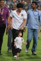 Shah Rukh Khan and his son AbRam cheer for Kolkata at Eden Gardens,Shah Rukh Khan,srk,AbRam,shah ru son AbRam,ipl8,ipl,cricket