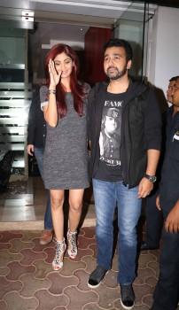 Photos of Bollywood actress Shilpa Shetty was spotted with hubby Raj Kundra.