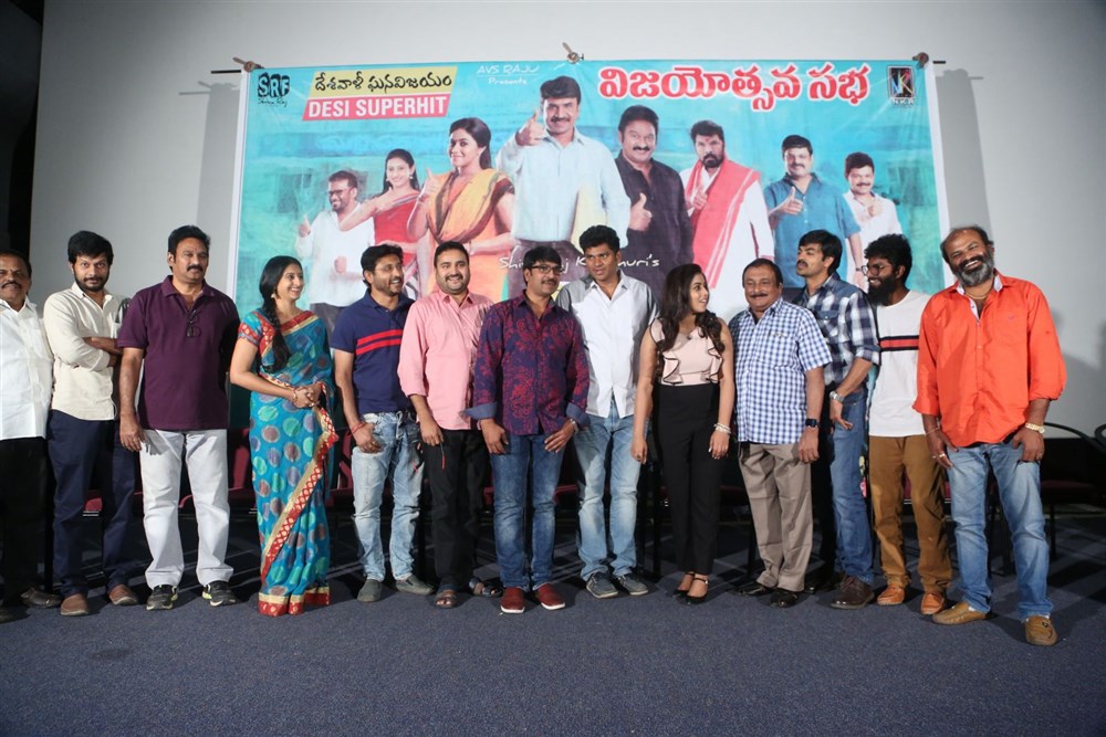 Telugu movie Jayammu Nischayammu Raa thanks meet held at Hyderabad. Celebs like Srinivasa Reddy, Poorna, Krishna Bhagavaan, Shiva Raj Kanumuri, Ravi Varma, Meena Kumari and others graced the event. Jayammu Nischayammu Raa,Jayammu Nischayammu Raa thanks meet,Srinivasa Reddy,Poorna,Krishna Bhagavaan,Shiva Raj Kanumuri,Ravi Varma,Meena Kumari,Jayammu Nischayammu Raa thanks meet pics,Jayammu Nischayammu Raa thanks meet images,Jayammu Nischayammu Raa tha