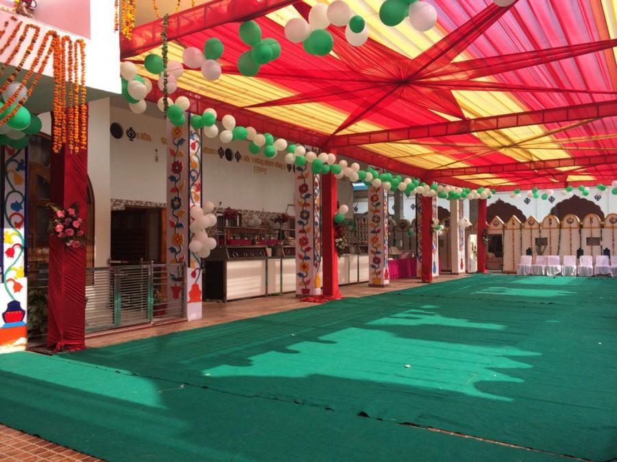 The place at the gurdwara where guests will be served lunch after Yuvraj Singh and Hazel Keech wedding. Yuvraj Singh and Hazel Keech,Yuvraj Singh wedding pictures,Yuvraj Singh wedding,Yuvraj Singh marriage,Yuvraj Singh marriage pics,Yuvraj Singh hazel keech wedding,Yuvraj Singh and Hazel Keech's wedding stills,Yuvraj Singh and Hazel Keech's weddin