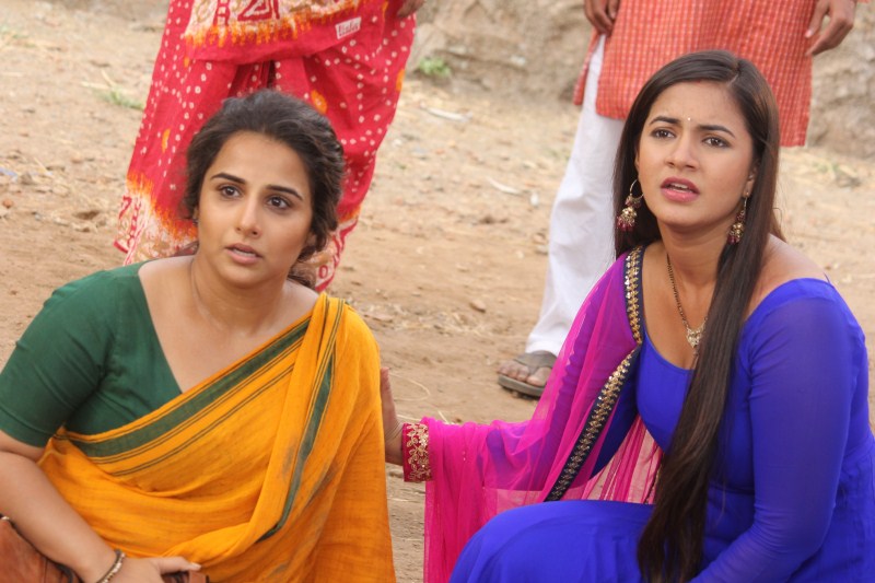 As the complications in Chakor (Meera Deosthale) and Suraj's (Vijayendra Kumeria) life continue, they decide to take the required steps to eradicate the nefarious Kamal Narayan (Sai Ballal) from their lives once and for all. When Chakor and Suraj reach Ragini's lair to rescue the kidnapped Inspector Yadav, their focus will be on collecting evidence with the power to put Kamal Narayan behind bars. But their rescue attempt will go awry with Ragini’s interference causing the duo to part ways. While leaving, Chakor realizes that the inspector has hidden the evidence at his home. Taking matters into her own hands, Chakor will go to the inspector’s home to retrieve the evidence herself while outsmarting Kamal Narayan’s goons at various junctures. Vidya Balan,Chakor,Vidya Balan and Chakor,Durga Rani Singh,Kahaani 2,Kahaani 2 promotion,Meera Deosthale