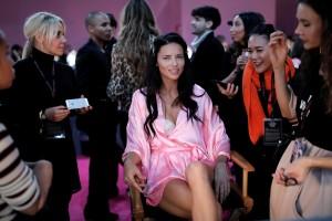 Victoria’s Secret Fashion Show 2016,Victoria’s Secret Fashion Show,Victoria’s Secret Fashion Show 2016 behind the scene,Behind the scenes photos,sexiest TV events,sexiest TV event of the year,Adriana Lima,Kendall Jenner,Grace Elizabeth,Gigi Hadid,Victoria