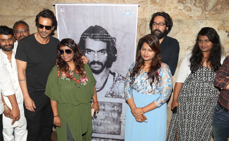 There are some moments that are said to go down in history. National award winning actor, Arjun Rampal's special screening of his upcoming biopic on Arun Gawli that he hosted for the family and friends of Gawli is one such moment that is sure to create history. Aptly titled as Daddy, the riveting teaser has first been shown to the inner circle of Daddy before being unveiled to the world via social media. Arjun Rampal,Arjun Rampal at special screening of Daddy teaser,special screening of Daddy teaser,Daddy teaser,Arun Gawli,Geeta Gawli,Yogita Gawli,Daddy teaser launch,Daddy teaser launch pics,Daddy teaser launch images,Daddy teaser launch photos
