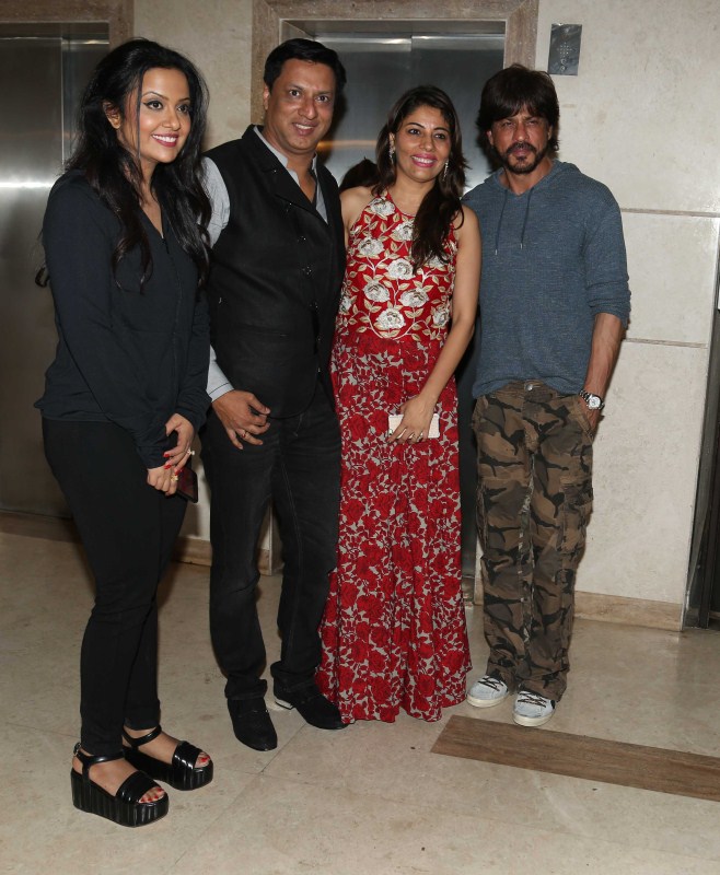 Photos of Maharashtra CM Devendra Fadnavis and Shah Rukh Khan attends Madhur Bhandarkar's house warming party. Devendra Fadnavis,Shah Rukh Khan,SRK,Madhur Bhandarkar,Madhur Bhandarkar house warming party,Celebs at Madhur Bhandarkar house warming party,Madhur Bhandarkar house warming party pics,Madhur Bhandarkar house warming party images,Madhur Bhandarkar house wa