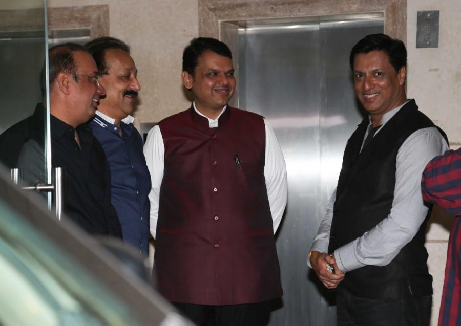 Photos of Maharashtra CM Devendra Fadnavis and Shah Rukh Khan attends Madhur Bhandarkar's house warming party. Devendra Fadnavis,Shah Rukh Khan,SRK,Madhur Bhandarkar,Madhur Bhandarkar house warming party,Celebs at Madhur Bhandarkar house warming party,Madhur Bhandarkar house warming party pics,Madhur Bhandarkar house warming party images,Madhur Bhandarkar house wa