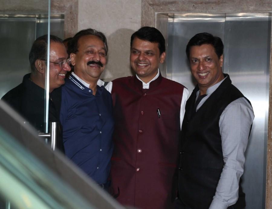 Photos of Maharashtra CM Devendra Fadnavis and Shah Rukh Khan attends Madhur Bhandarkar's house warming party. Devendra Fadnavis,Shah Rukh Khan,SRK,Madhur Bhandarkar,Madhur Bhandarkar house warming party,Celebs at Madhur Bhandarkar house warming party,Madhur Bhandarkar house warming party pics,Madhur Bhandarkar house warming party images,Madhur Bhandarkar house wa