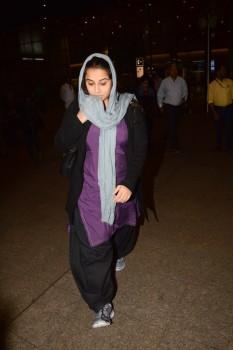 Photos of Bollywood actress Vidya Balan spotted at airport in her Kahani 2 Look.