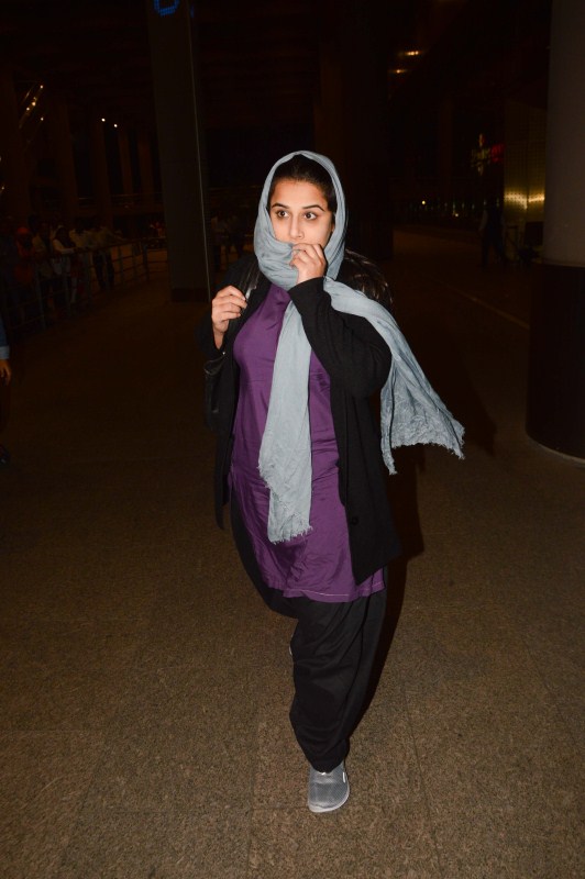 Photos of Bollywood actress Vidya Balan spotted at airport in her Kahani 2 Look. Vidya Balan,Vidya Balan in Kahani 2 Look,Vidya Balan in Kahani 2,Kahani 2,Kahani 2 look,actress Vidya Balan,Vidya Balan spotted at airport,Vidya Balan pics,Vidya Balan images,Vidya Balan photos,Vidya Balan stills,Vidya Balan pictures