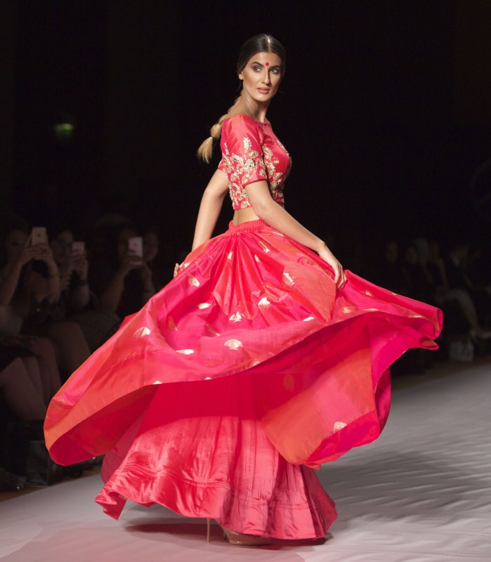 Her collection consist design inspiration from the Mughal period around 14th century when weaving of brocades with intricate designs, using gold and silver threads became the specialty of Benaras (India)were used. The fashion show was beautifully directed and choreographed by Lokesh Sharma from the Pink city. Queen of Banaras,Versha Sethi,Mercedes Benz Fashion Week Doha,Mercedes Benz Fashion Week Doha 2016,Mercedes Benz Fashion Week Doha pics,Mercedes Benz Fashion Week Doha images,Mercedes Benz Fashion Week Doha photos,Mercedes Benz Fashion Week Doha stills