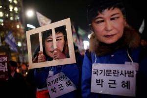 Massive protests against South Korea,Massive protests against president,protests against president,Park Geun-hye,president Park Geun-hye