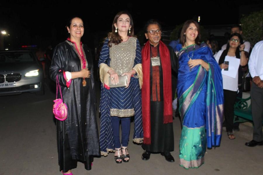 Sculptor Satish Gupta with Nita Ambani, Chairperson and Founder, Reliance Foundation during the inauguration of his show The Silent Eternity, in Mumbai, on Nov 29, 2016. Sculptor Satish Gupta,Satish Gupta,Nita Ambani,The Silent Eternity,Inauguration of sculptor Satish Gupta show The Silent Eternity