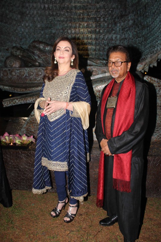 Sculptor Satish Gupta with Nita Ambani, Chairperson and Founder, Reliance Foundation during the inauguration of his show The Silent Eternity, in Mumbai, on Nov 29, 2016. Sculptor Satish Gupta,Satish Gupta,Nita Ambani,The Silent Eternity,Inauguration of sculptor Satish Gupta show The Silent Eternity