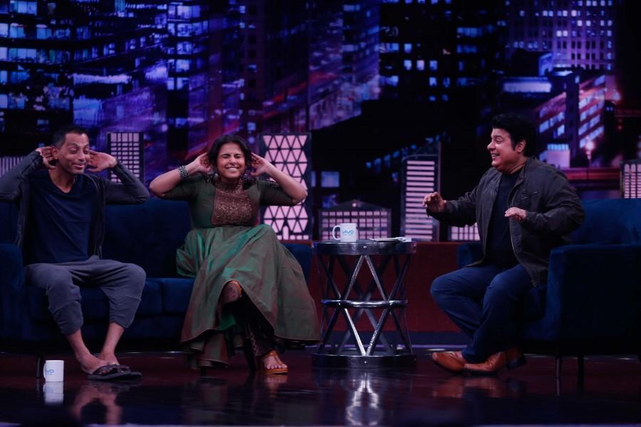 Photos of Bollywood actress Vidya Balan promotes Kahaani 2 on the sets of Yarron Ki Barat. Vidya Balan,Kahaani 2,Kahaani 2 promotion,Kahaani 2 movie promotion,Kahaani 2 promotes on the sets of Yarron Ki Barat,Yarron Ki Barat,Vidya Balan on Yarron Ki Barat,Vidya Balan pics,Vidya Balan images,Vidya Balan photos,Vidya Balan stills