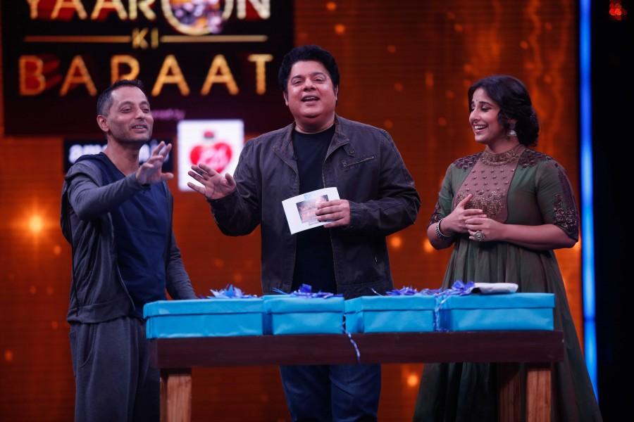 Photos of Bollywood actress Vidya Balan promotes Kahaani 2 on the sets of Yarron Ki Barat. Vidya Balan,Kahaani 2,Kahaani 2 promotion,Kahaani 2 movie promotion,Kahaani 2 promotes on the sets of Yarron Ki Barat,Yarron Ki Barat,Vidya Balan on Yarron Ki Barat,Vidya Balan pics,Vidya Balan images,Vidya Balan photos,Vidya Balan stills