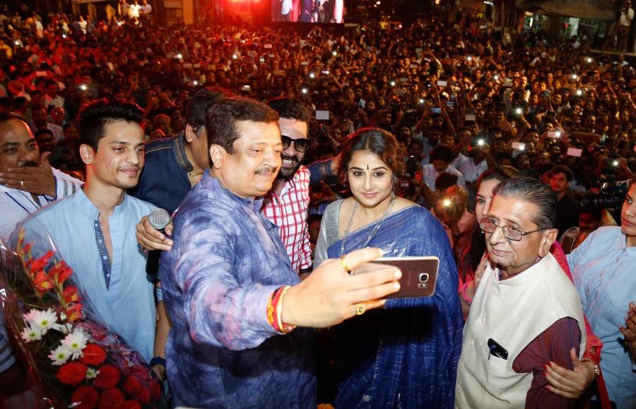 Photos of Bollywood actress Vidya Balan inaugurates selfie point at Ghatkopar on December 1, 2016. Vidya Balan,Vidya Balan inaugurates selfie point,Vidya Balan at Ghatkopar,Ghatkopar,Kahaani 2,Kahaani,Vidya Balan in saree,Vidya Balan hot pics,Vidya Balan hot images,Vidya Balan hot photos,Vidya Balan hot stills,Vidya Balan hot pictures