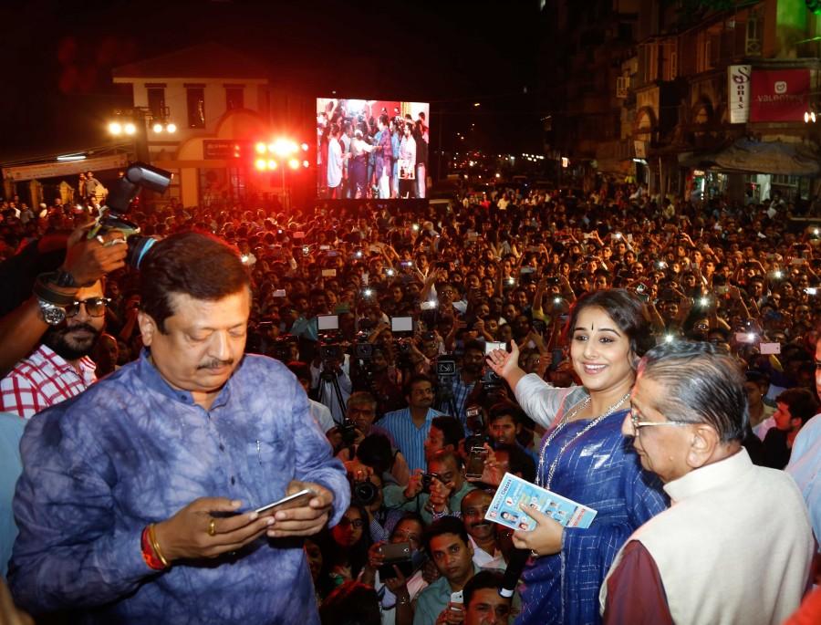 Photos of Bollywood actress Vidya Balan inaugurates selfie point at Ghatkopar on December 1, 2016. Vidya Balan,Vidya Balan inaugurates selfie point,Vidya Balan at Ghatkopar,Ghatkopar,Kahaani 2,Kahaani,Vidya Balan in saree,Vidya Balan hot pics,Vidya Balan hot images,Vidya Balan hot photos,Vidya Balan hot stills,Vidya Balan hot pictures
