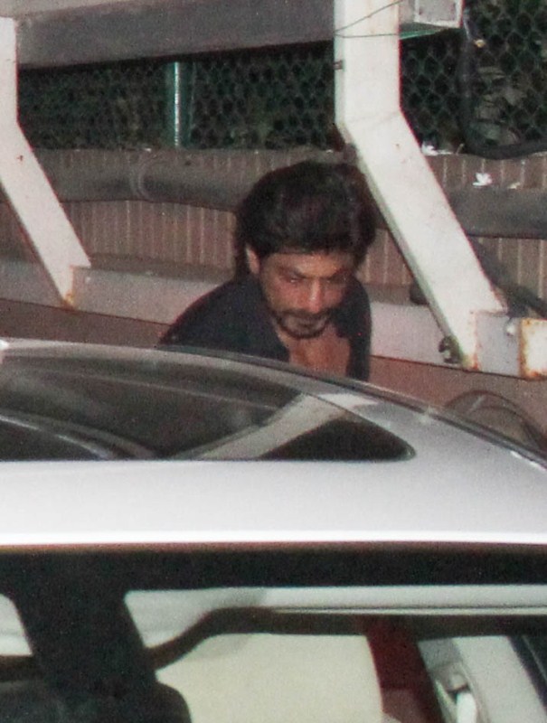 Photos of Bollywood actor Shah Rukh Khan spotted at Karim Morani's house. Shah Rukh Khan spotted at Karim Morani's house,Shah Rukh Khan at Karim Morani's house,Shah Rukh Khan,Karim Morani,SRK,srk spotted at karim morani's house