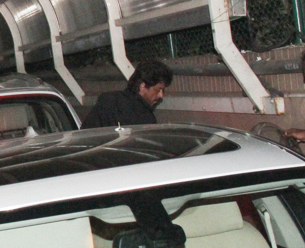 Photos of Bollywood actor Shah Rukh Khan spotted at Karim Morani's house. Shah Rukh Khan spotted at Karim Morani's house,Shah Rukh Khan at Karim Morani's house,Shah Rukh Khan,Karim Morani,SRK,srk spotted at karim morani's house