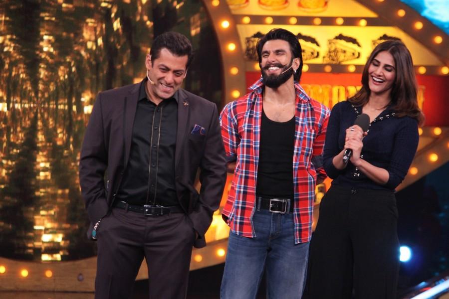 Photos of Ranveer Singh and Vaani Kapoor promote Befikre on Salman Khan's Bigg Boss 10 show Ranveer Singh and Vaani Kapoor,Ranveer Singh,Vaani Kapoor,Salman Khan,Bigg Boss 10,Befikre,Befikre on Bigg Boss 10,salman khan bigg boss 10