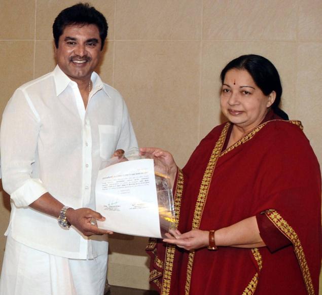 Jayalalithaa with Sarathkumar. Jayalalithaa,Ajith,Vijay,Rajinikanth,Kamal Hassan,Suriya,Kamal Haasan