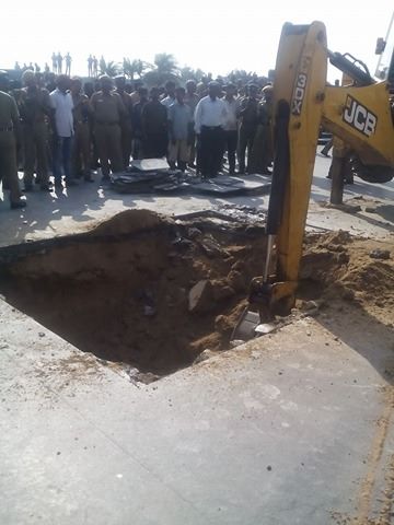 Exclusive Photos: Jayalalithaa to be cremated at MGR's memorial site. Jayalalithaa,Jayalalithaa cremated,MGR's memorial site,Jayalalithaa funeral,Jayalalithaa funeral pics,Jayalalithaa funeral images,Jayalalithaa funeral photos,Jayalalithaa funeral stills,Jayalalithaa funeral pictures