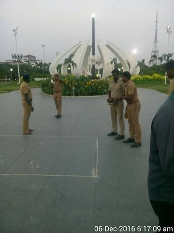 Exclusive Photos: Jayalalithaa to be cremated at MGR's memorial site. Jayalalithaa,Jayalalithaa cremated,MGR's memorial site,Jayalalithaa funeral,Jayalalithaa funeral pics,Jayalalithaa funeral images,Jayalalithaa funeral photos,Jayalalithaa funeral stills,Jayalalithaa funeral pictures