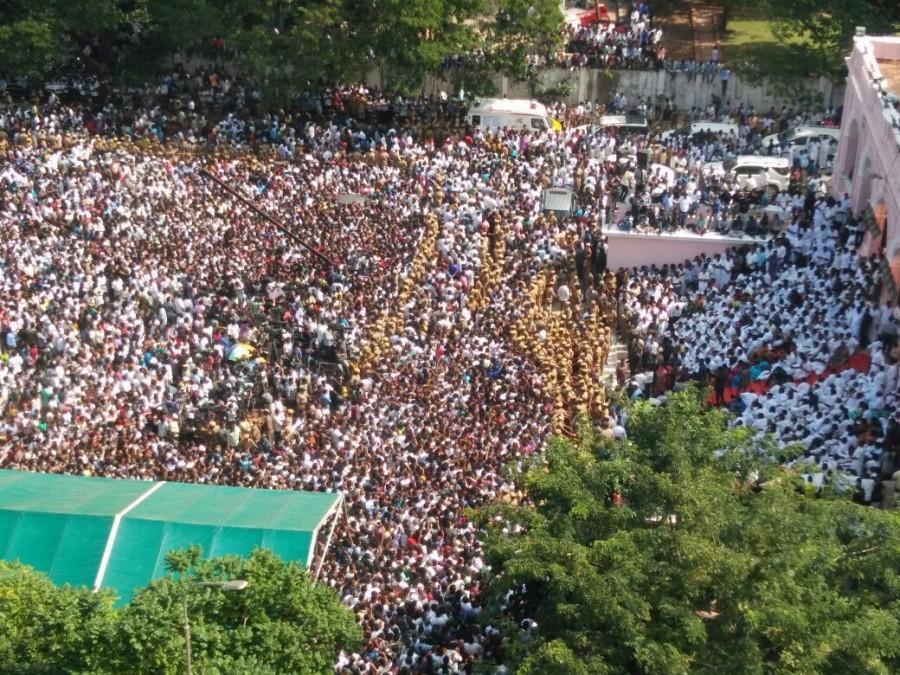 Photos of People pay their last respects to Jayalalithaa at Rajaji Hall. Jayalalithaa at Rajaji Hall,Jayalalithaa,Rajaji Hall,People pay last respects to Jayalalithaa,last respect to Jayalalithaa,Jayalalithaa dead,CM Jayalalithaa,Jayalalithaa pics